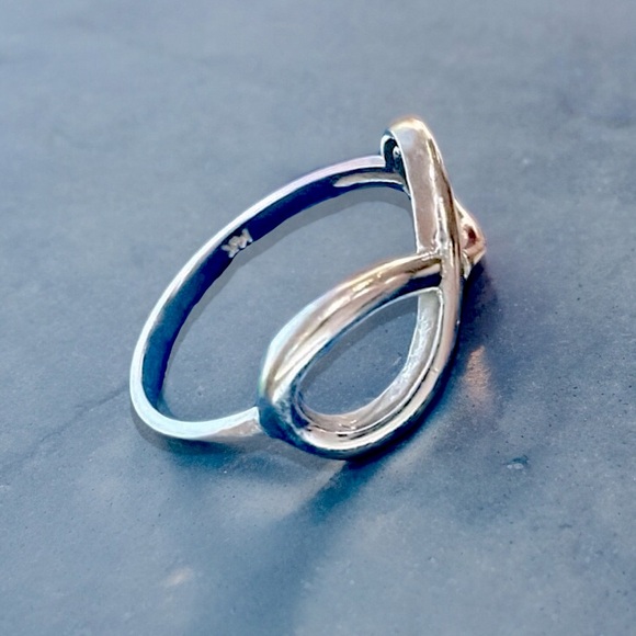 Solid 14K White Gold Infinity Symbol Ring. 14K White Gold Band Style about 5.5 - Picture 2 of 15